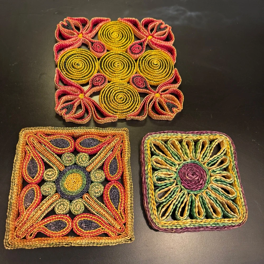 Vintage Straw Trivet Set Home Decor 3pc Multicolor Boho Hand Woven Floral Square